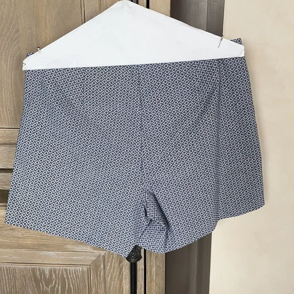Ecru cotton shorts size 6